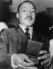 461px-martin_luther_king_jr_with_medallion_nywts.jpg