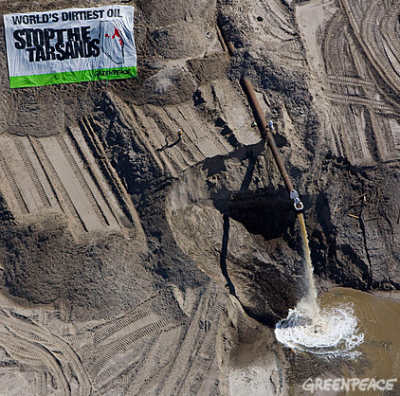 braving toxic fumes at tar sands.Greenpeace.