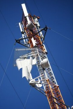Elisa vertical-turbine on mobile tower