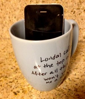 iphone-in-coffee-cup